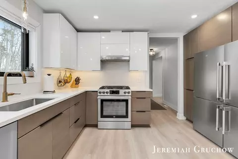 Kitchen - 8380 Conservation, Ada, MI 49301 photo 6 of 16