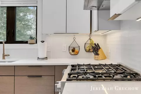 Kitchen - 8380 Conservation, Ada, MI 49301 photo 5 of 16