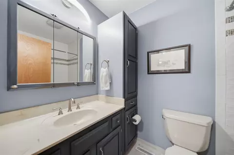 Bath - 3249 Hendee, Jackson, MI 49201 photo 3 of 4