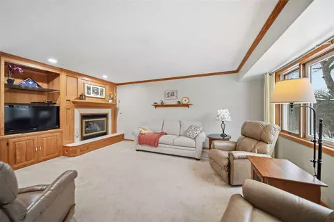 Living - 3249 Hendee, Jackson, MI 49201 photo 1 of 4