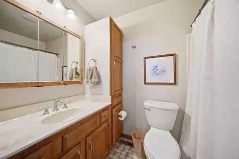 Bath - 3249 Hendee, Jackson, MI 49201 photo 2 of 4