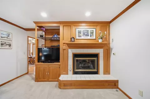 Living - 3249 Hendee, Jackson, MI 49201 photo 2 of 4
