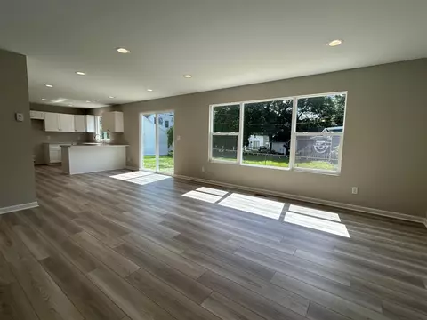 Living - 739 Audubon, Jackson, MI 49203 photo 3 of 6