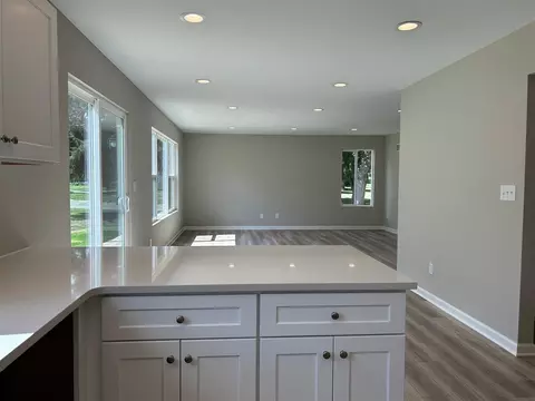 Living - 739 Audubon, Jackson, MI 49203 photo 6 of 6