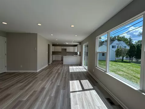 Living - 739 Audubon, Jackson, MI 49203 photo 4 of 6