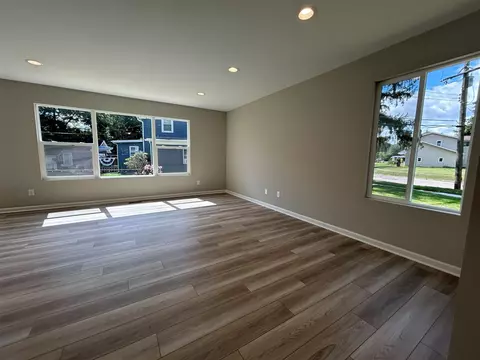 Living - 739 Audubon, Jackson, MI 49203 photo 2 of 6