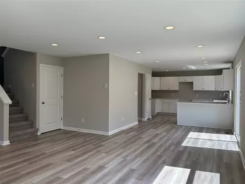Living - 739 Audubon, Jackson, MI 49203 photo 5 of 6