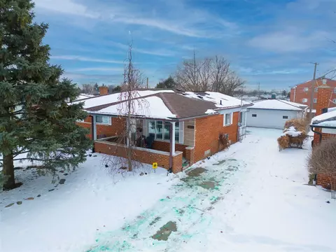 34617 Greentrees, Sterling Heights, MI 48312