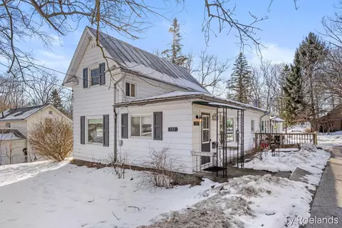 727 E Washington, Ionia, MI 48846