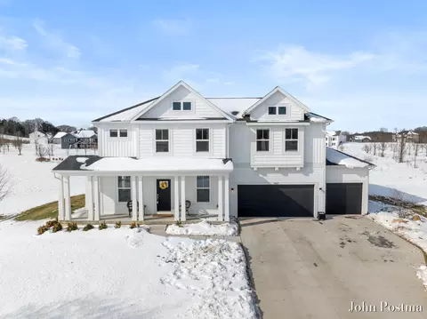 5827 Golden Holw, Grand Rapids, MI 49512