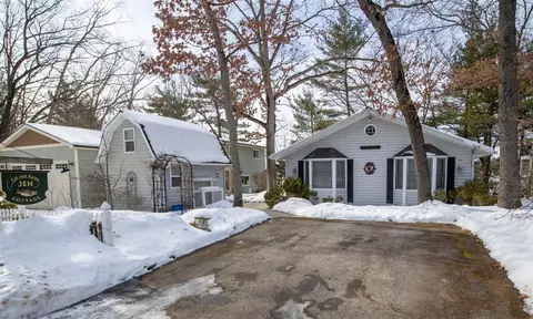 8451 S Pine Pt, Newaygo, MI 49337