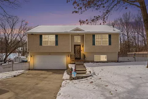 11754 E Dr, Ceresco, MI 49033