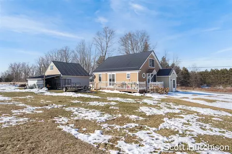 Exterior - 1300 E Coral, Edmore, MI 48829 photo 8 of 8