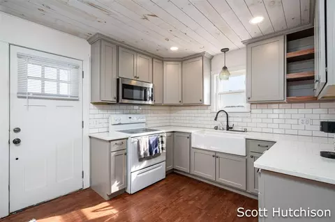 Kitchen - 1300 E Coral, Edmore, MI 48829 photo 1 of 4