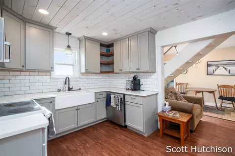 Kitchen - 1300 E Coral, Edmore, MI 48829 photo 3 of 4
