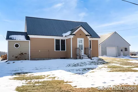 Exterior - 1300 E Coral, Edmore, MI 48829 photo 2 of 8