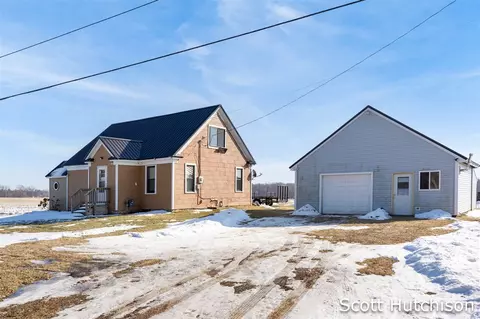 1300 E Coral, Edmore, MI 48829