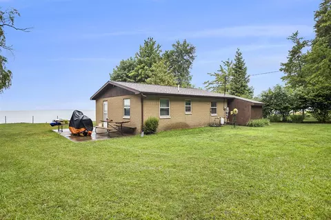 1466 Lake Shr, Fennville, MI 49408