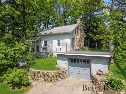 3745 Reeds Lk, Grand Rapids, MI 49506