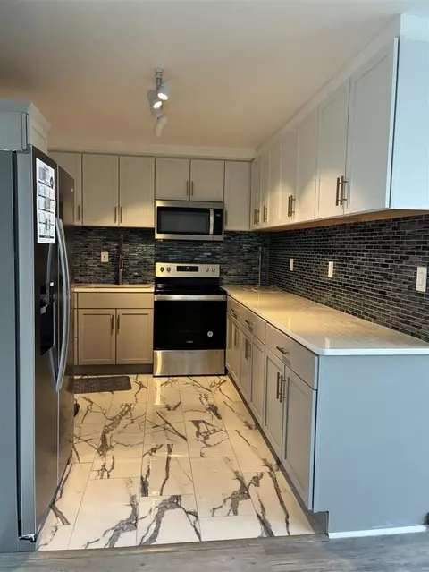 8900 E Jefferson #632, Detroit, MI 48214