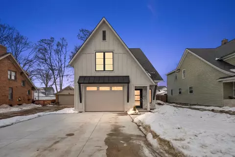581 S S Shr, Holland, MI 49423