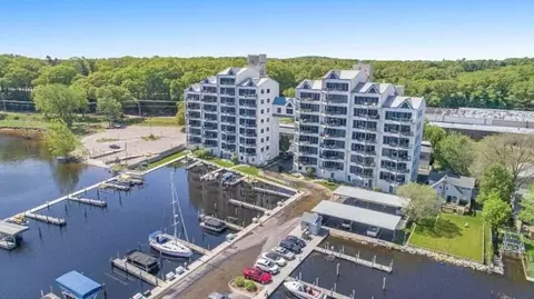 2964 Lakeshore #E 204, Muskegon, MI 49441