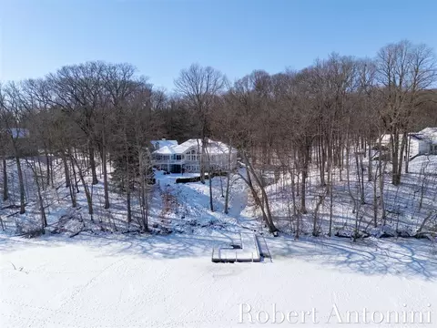 6862 Maplecrest, Grand Rapids, MI 49546