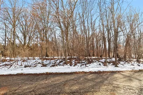 # Garrett #17, Marshall, MI 49068 photo 2