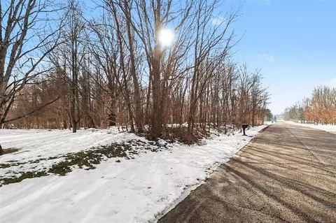 # Garrett #17, Marshall, MI 49068 photo 3