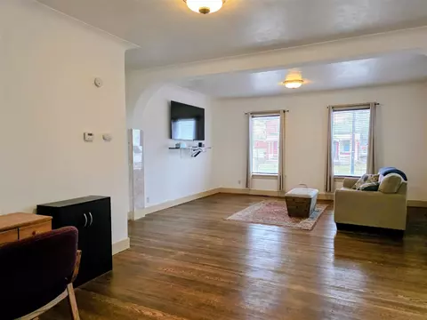 Living - 53 E Pearl, Coldwater, MI 49036 photo 3 of 4