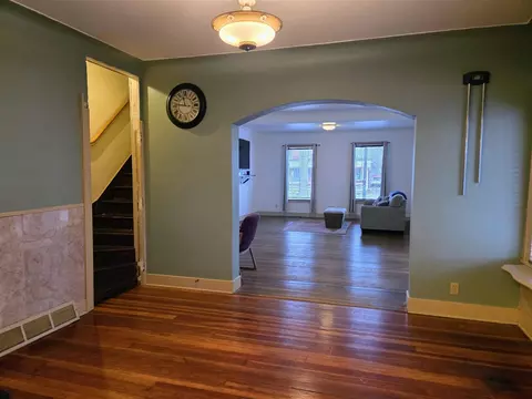 Living - 53 E Pearl, Coldwater, MI 49036 photo 2 of 4