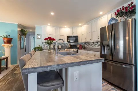 Kitchen - 248 Maple Run, Mason, MI 48854 photo 2 of 3