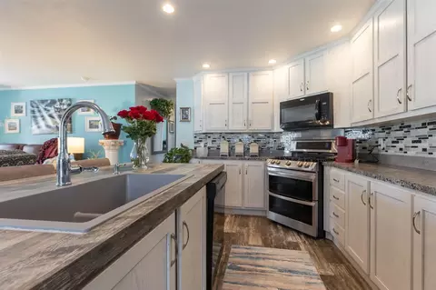 Kitchen - 248 Maple Run, Mason, MI 48854 photo 3 of 3
