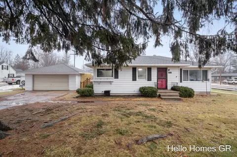 243 E Muskegon, Cedar Springs, MI 49319