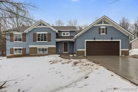 911 Apple Rdg, Allegan, MI 49010