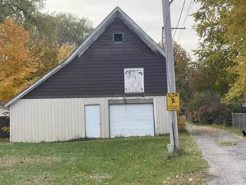 Vl E Shaw, Howard City, MI 49329