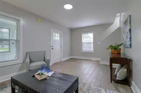 Living - 609 W Biddle, Jackson, MI 49203 photo 2 of 2