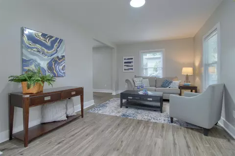 Living - 609 W Biddle, Jackson, MI 49203 photo 1 of 2