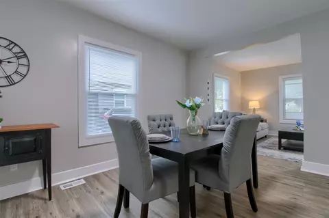 Dining - 609 W Biddle, Jackson, MI 49203 photo 3 of 3