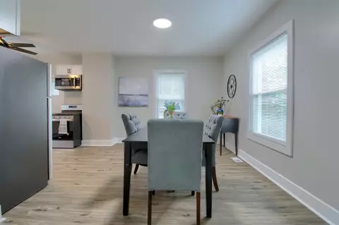 Dining - 609 W Biddle, Jackson, MI 49203 photo 1 of 3