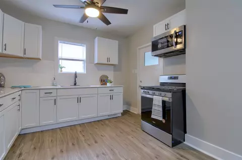 Kitchen - 609 W Biddle, Jackson, MI 49203 photo 2 of 3