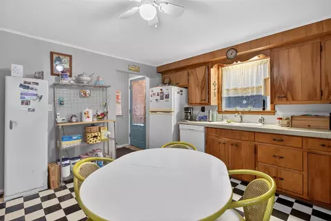 Kitchen - 2013 Cooper, Jackson, MI 49202 photo 2 of 3