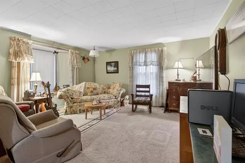 Living - 2013 Cooper, Jackson, MI 49202 photo 1 of 4