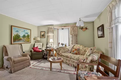 Living - 2013 Cooper, Jackson, MI 49202 photo 2 of 4