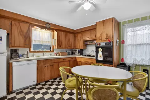 Kitchen - 2013 Cooper, Jackson, MI 49202 photo 1 of 3