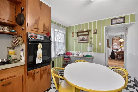 Kitchen - 2013 Cooper, Jackson, MI 49202 photo 3 of 3