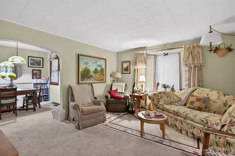 Living - 2013 Cooper, Jackson, MI 49202 photo 3 of 4