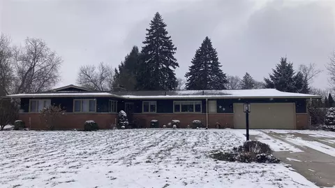 51 Lakeside, Battle Creek, MI 49015