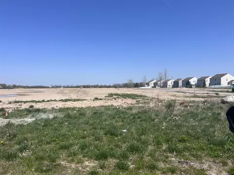 2371 Crystal Mdws, Caledonia, MI 49316