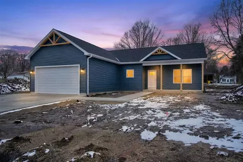 8 Hunting Trl, Quincy, MI 49082